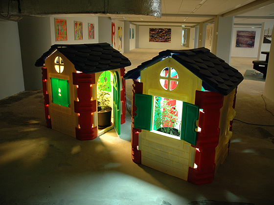 Double Dutch Greenhouse backside Double Dutch Greenhouse backside